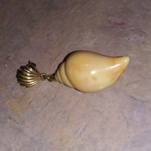 Avon seashells earrings (pierced ears)